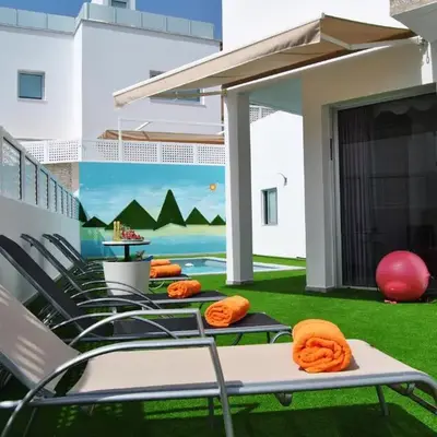 Big Villa Tauro with Private Heated Saltwater Pool & Jacuzzi & BBQ & Game Room & Arcade Games