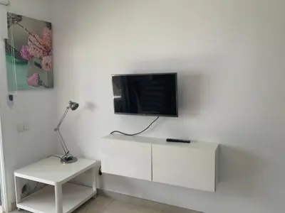 Una televisión o centro de entretenimiento en Bungalows Paraiso Tropical