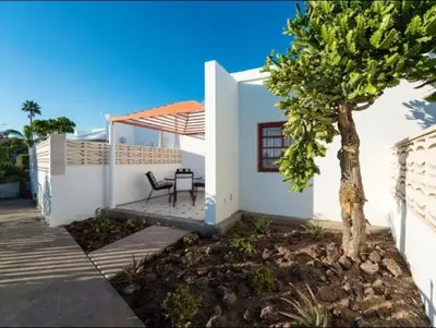 Jardín al aire libre en Charming Bungalow in Maspalomas with Shared Pool