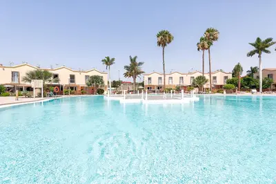 Piscina en o cerca de DUPLEX en PARAÍSO