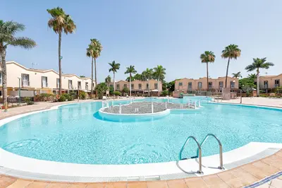 Piscina en o cerca de DUPLEX en PARAÍSO