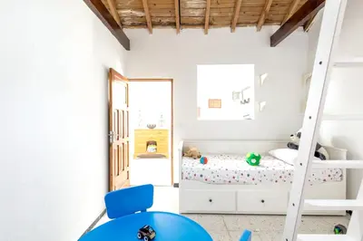 Cama o camas de una habitación en Charming House in Temisas with Parking and Air Conditioning