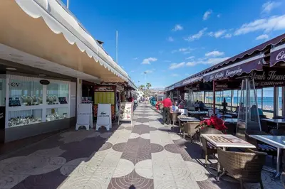 Un restaurante o sitio para comer en Casa Blanc