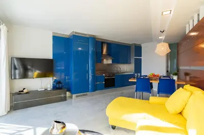 Una televisión o centro de entretenimiento en STUNNING APARTMENT FIRST LINE MOGAN PORT - GRAN CANARIA STAYS