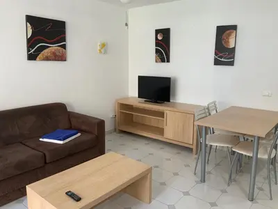 Una televisión o centro de entretenimiento en Apartamentos Maspalomas Foresta