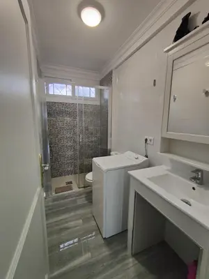 Un baño de Los Nidos