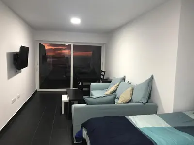 Una televisión o centro de entretenimiento en Canteras Reef - Primera linea de mar super céntrico