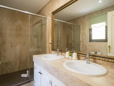 Un baño de Awesome beachfront terrace By CanariasGetaway