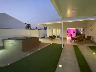 Un patio o zona al aire libre en Cozy Luxury