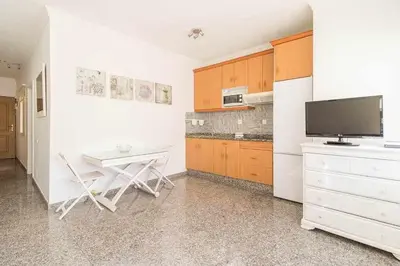 Una cocina o zona de cocina en Sun and Beach Apartment
