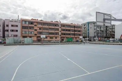 Instalaciones para jugar a tenis o squash en Lepanto o alrededores