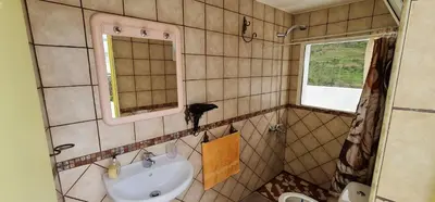 Un baño de Los Andenes Cave