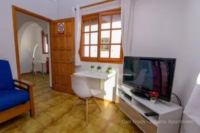Una televisión o centro de entretenimiento en Can Fredy - Private Apartment Agaete