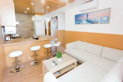 Una cocina o zona de cocina en Flamingo Friendly Holiday Home