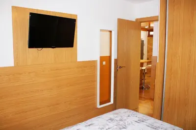 Una televisión o centro de entretenimiento en Drago Friendly Holiday Home