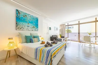Cama o camas de una habitación en HORIZON VACATION HOME - Guest House Gran Canaria