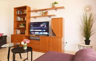 Una televisión o centro de entretenimiento en Las Nasas, Acogedor apartamento cerca de la playa