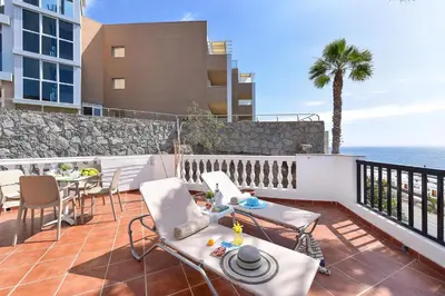 Un balcón o terraza de Beach Apartment in Playa del Cura 323 by VillaGranCanaria
