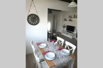 Una cocina o zona de cocina en la meliana