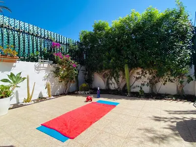 Jardín al aire libre en Bungalow Los Porches by SunHousesCanarias