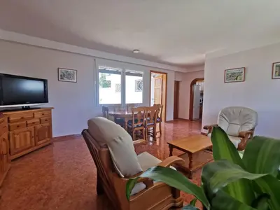 Una televisión o centro de entretenimiento en Martha's Holiday Home