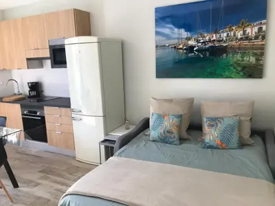 Una cocina o zona de cocina en Harrys Palm Puerto de Mogán con jacuzzi