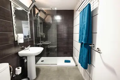 Un baño de Servatur Castillo de Sol