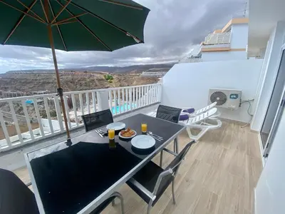 Un balcón o terraza de Sunset and Amadores Beach View