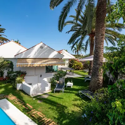 Jardín al aire libre en La Villa Calypso - Vivienda Vacacional con Piscina Privada