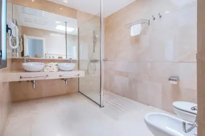 Un baño de Tauro Villas Deluxe