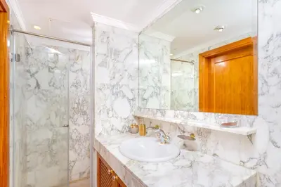 Un baño de Casa Holmston, Duplex villa with hot tub in Anfi Tauro Topaz