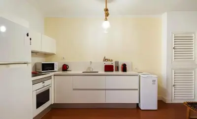 Una cocina o zona de cocina en Bello Horizonte, un hogar con vistas al mar