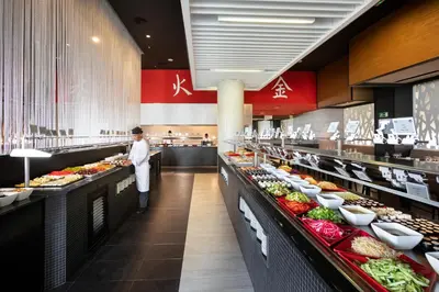 Comida en o cerca de este hotel
