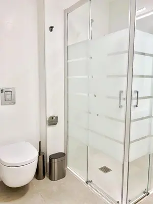 Un baño de Elegant Beach Flat