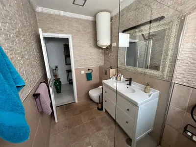Un baño de Panoramic Sea Views Apartment