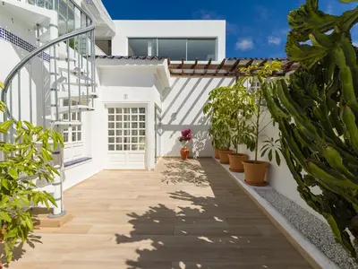 Jardín al aire libre en Pasitoblanco Porto Mare 7 Seaview Villa private heated pool