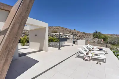 Un balcón o terraza de Salobre Sunset Villa V&L Salobre by VillaGranCanaria