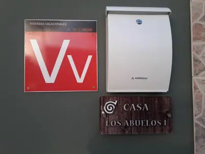 Certificado, premio, señal o documento que está expuesto en Casa los abuelos 1