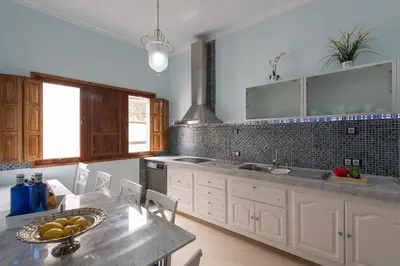 Una cocina o zona de cocina en HomeForGuest NEW Duplex with Rooftop next to Arucas Cathedral
