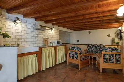 Zona de estar de Sunset Views Terrace 2BR Cave House - Parking