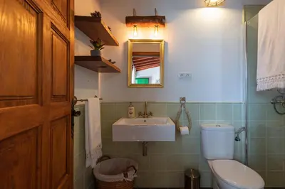 Un baño de Sunset Views Terrace 2BR Cave House - Parking