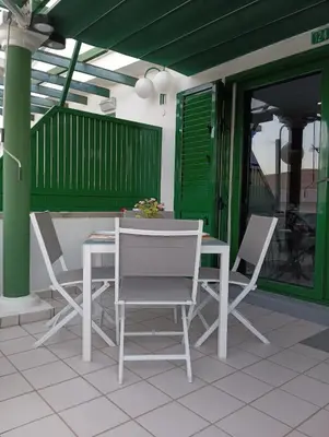 Un patio o zona al aire libre en Bungalow con piscina Maspalomas