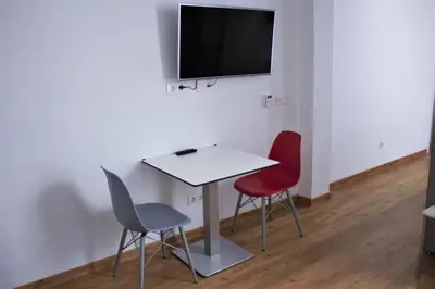 Una televisión o centro de entretenimiento en Atlantic Apartments