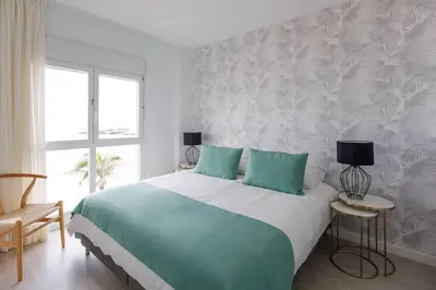 Cama o camas de una habitación en Apartamento frente a la playa de Las Canteras S3