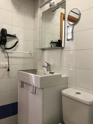 Un baño de Apartamentos La Aldea Suites