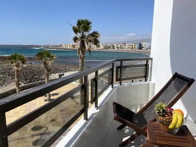Un balcón o terraza de Arinaga Colors, tu casa en la playa