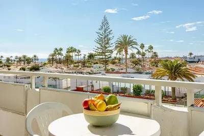 Un balcón o terraza de HORIZON VACATION HOME - Yumbo Luxury Apartment