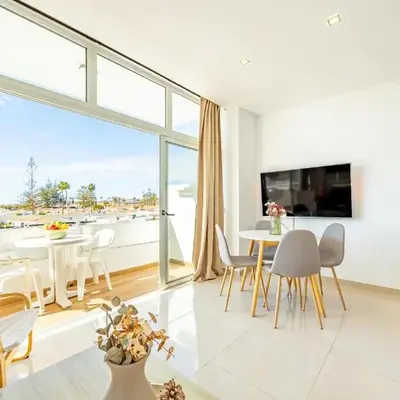 HORIZON VACATION HOME - Yumbo Luxury Apartment