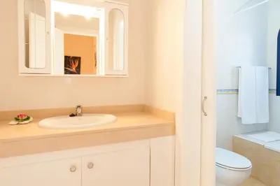 Un baño de Duplex Bahia Meloneras 47 by VillaGranCanaria
