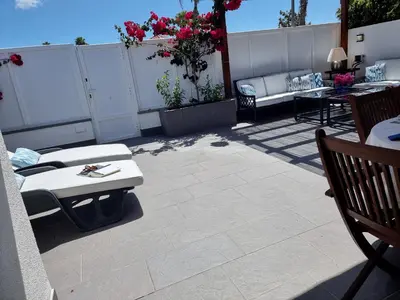 Un balcón o terraza de Espacioso Bungalow 2 dormitorios en Maspalomas